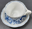 Teacups are containers used for drinking tea, including porcelain, pottery, glass, etc., which have practical functions and can reflect personal taste. Its design is rich and varied, suitable for different occasions and tea culture needs.