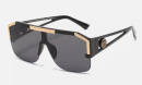 Sunglasses are an important tool for eye protection, blocking strong sunlight, glare and UV rays to protect your eyes from damage. Its stylish design and practical functions make it an essential piece of equipment in everyday life.