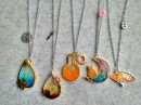 I love handmade necklaces, not only because they can add a sparkle to any outfit, but also because they carry my emotions and stories. Each piece of work is an extension of my soul, representing my pursuit of beauty and love for life.