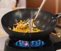 Wok is a multi-functional kitchen appliance, suitable for high temperature roasting, steaming, braising, etc., can quickly heat, maintain the original flavor of ingredients, is the ideal choice for home cooking.