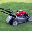 A lawn mower is a device used to mow lawns and provide efficient grass management. According to the power source can be divided into hand-pushed, electric and fuel, to adapt to different areas and terrain of the lawn.