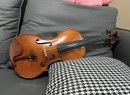 The power of music lies not only in the combination of notes, but also in the emotion and story it conveys. Through the violin, I pour out my inner joy, sorrow and hope, and integrate my feelings of life into every melody.