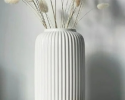 A vase is a container used to hold flowers in a variety of materials, including glass, ceramic and metal. It not only plays a decorative role, but also adds a sense of beauty and natural atmosphere to life.
